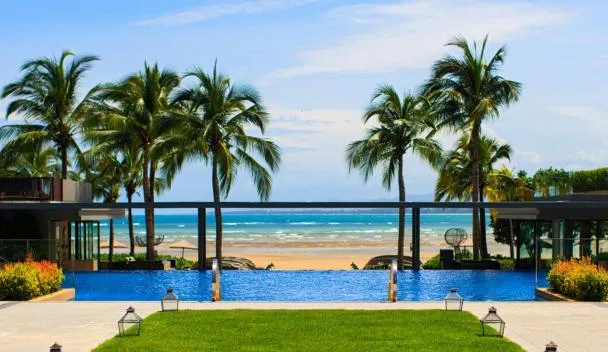 ภูเก็ต แมริออท รีสอร์ท แอนด์ สปา ไนยาง บีช